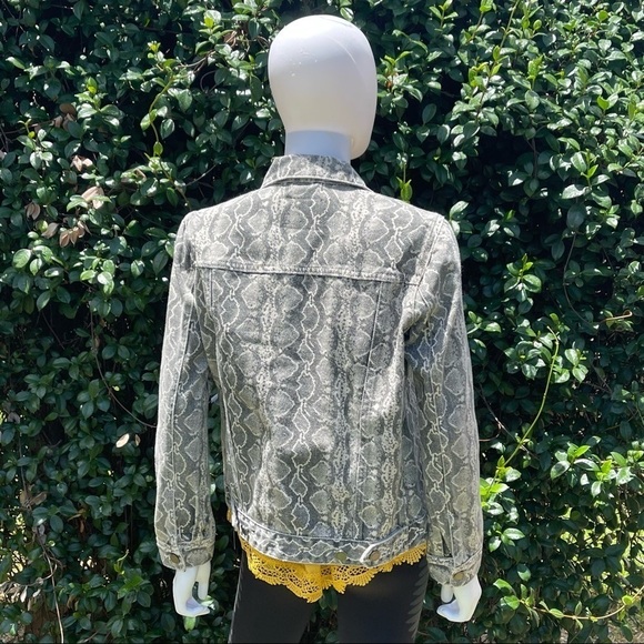 NWT Blank NYC Denim Trucker Snake Print Button Down Jean Jacket - Picture 7 of 12